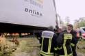 LKW faehrt in den Rhein Langel Hitdorf Faehre P560